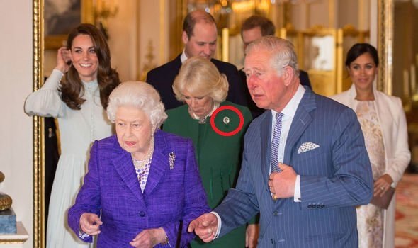 Фанаты в бешенстве: Вторая жена принца Чарльза надела украшение принцессы Дианы